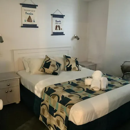 Ocean Courtyard - Beachside Unit Apartment Alexandra Headland Exterior photo