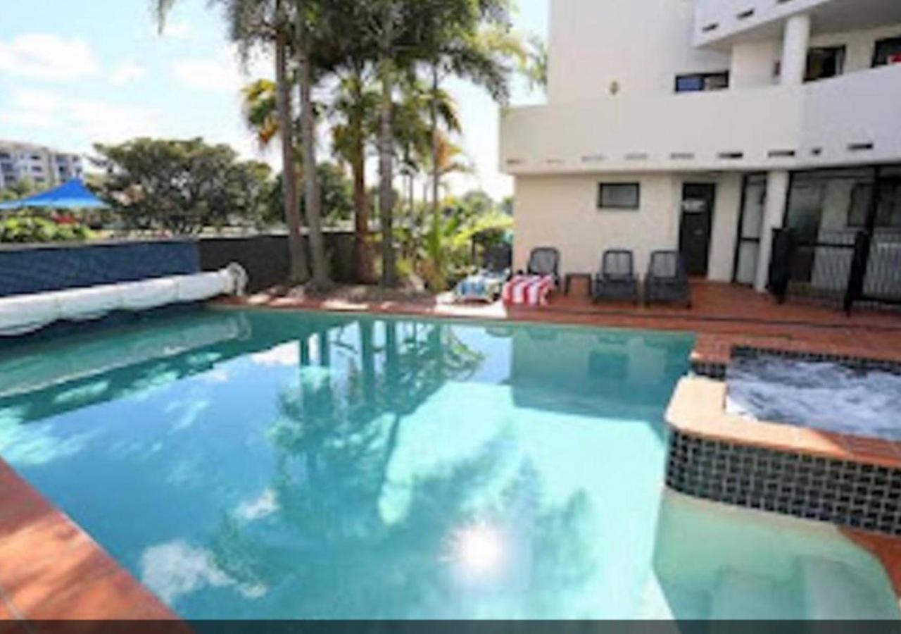 Ocean Courtyard - Beachside Unit * Alexandra Headland